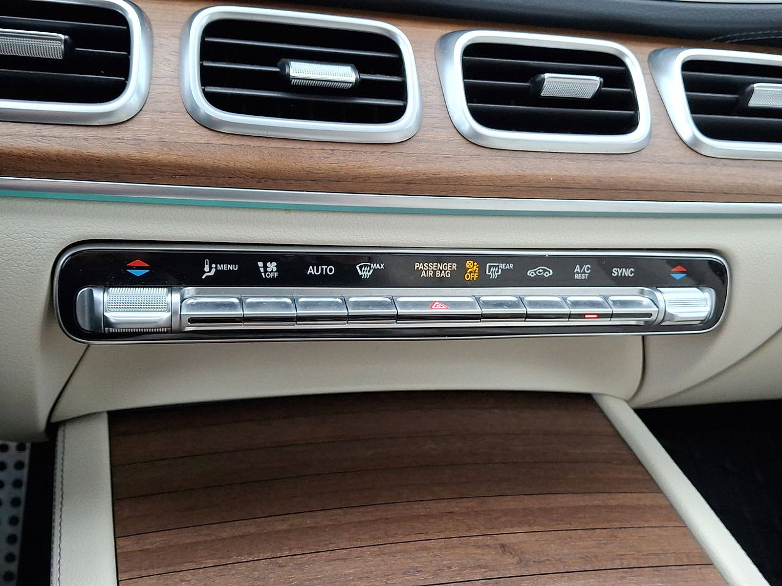 Used 2022 Mercedes-Benz GLS 450 4MATIC image 22