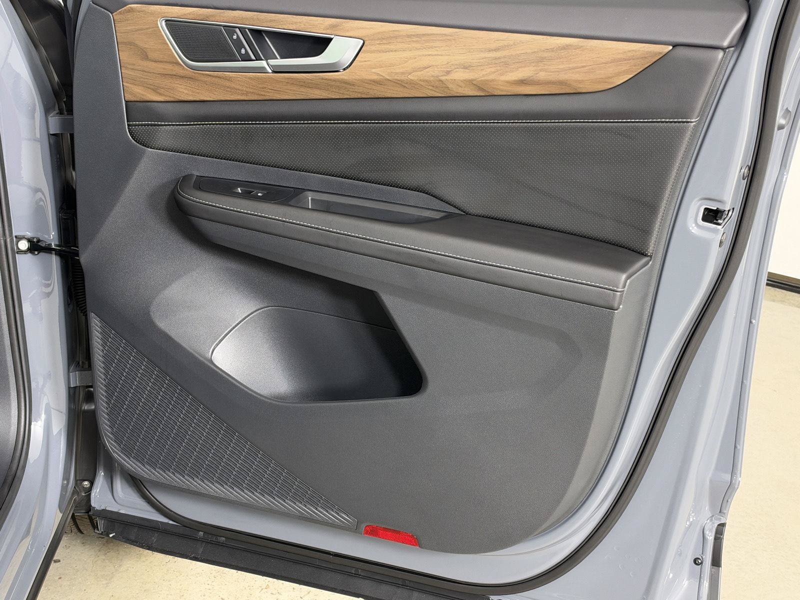 New 2026 Volkswagen Atlas SE FWD image 15