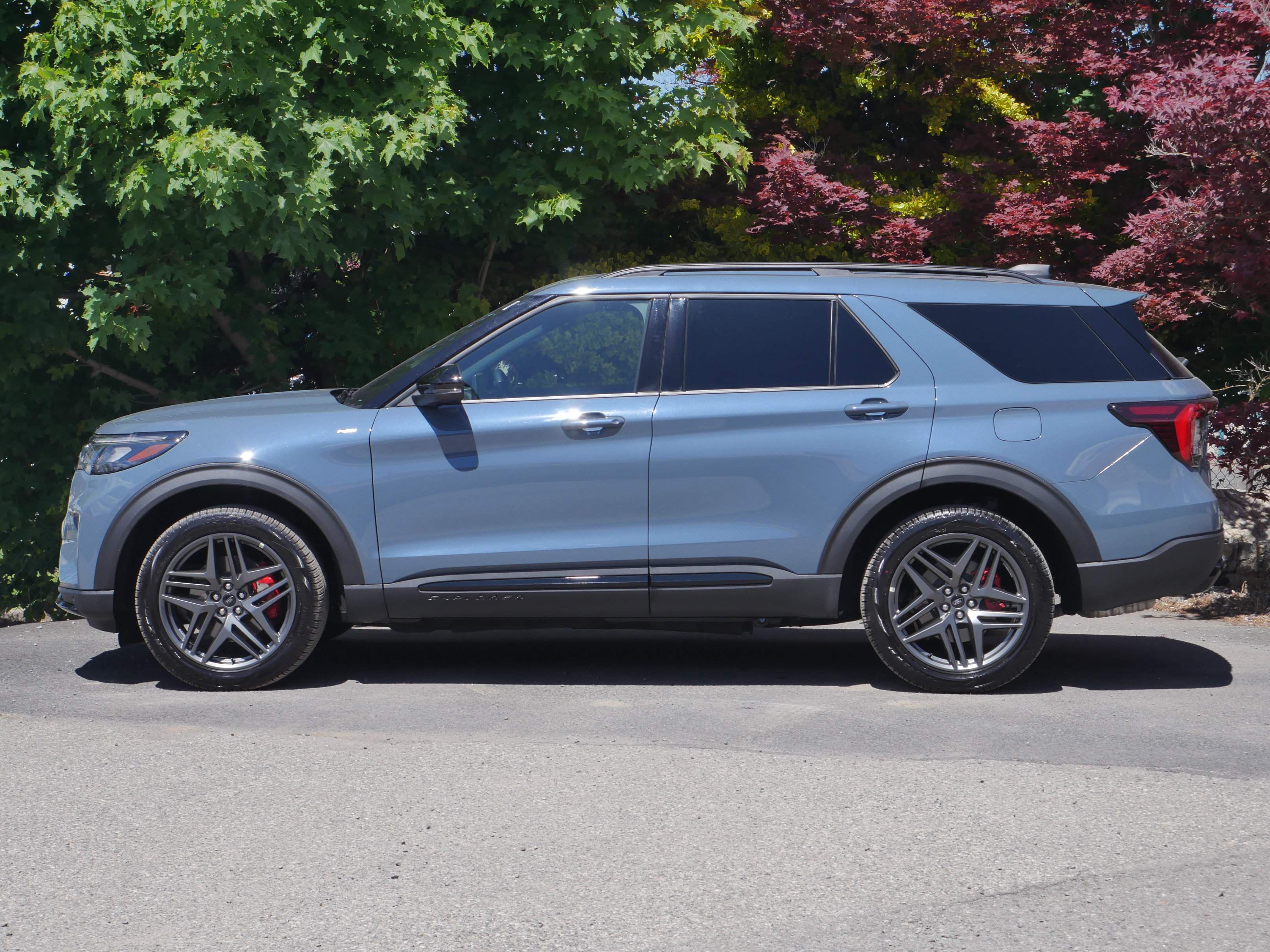 Used 2025 Ford Explorer ST-Line w/ Premium Package AWD/4WD image 18
