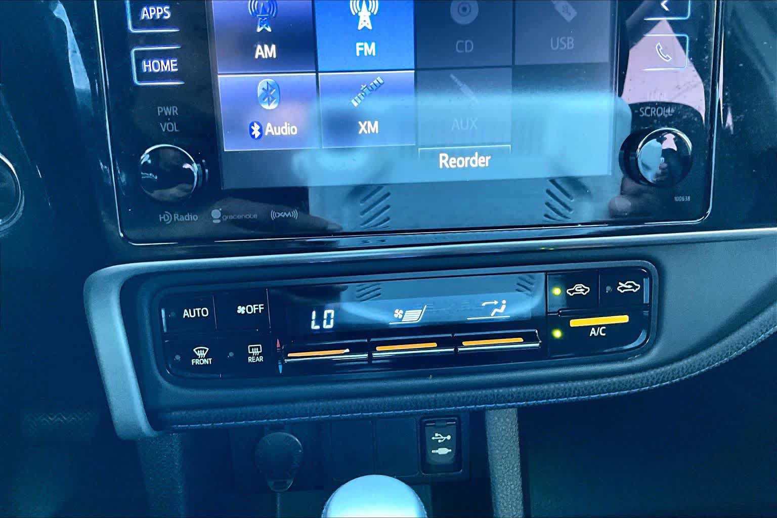 Used 2017 Toyota Corolla SE w/ SE Premium Package FWD image 33