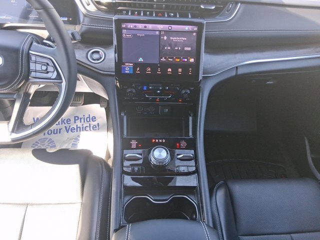 Used 2025 Jeep Grand Cherokee Overland w/ Luxury Tech Group IV AWD/4WD image 11