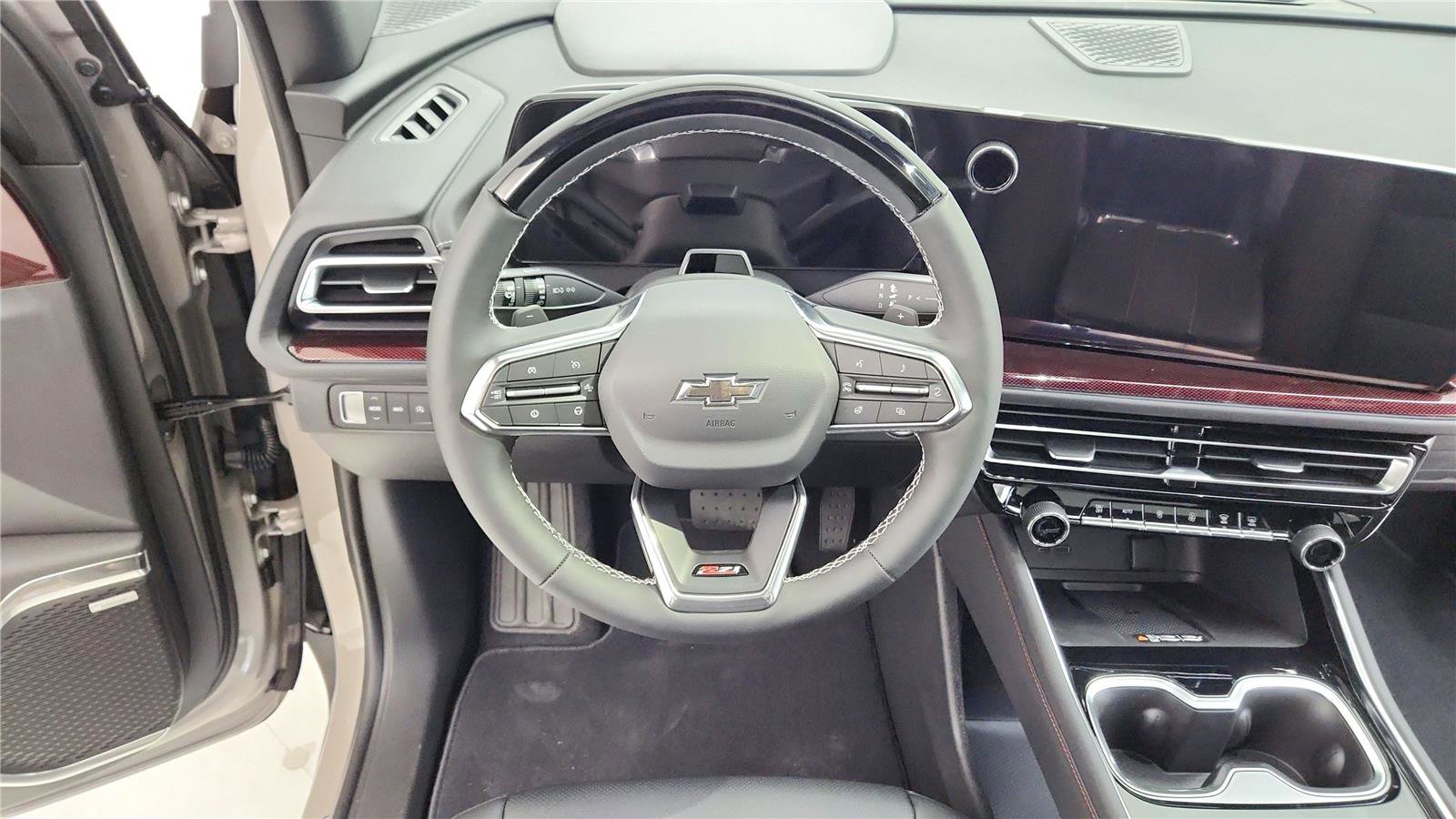 New 2026 Chevrolet Traverse Z71 w/ Enhanced Driving Package AWD/4WD image 16