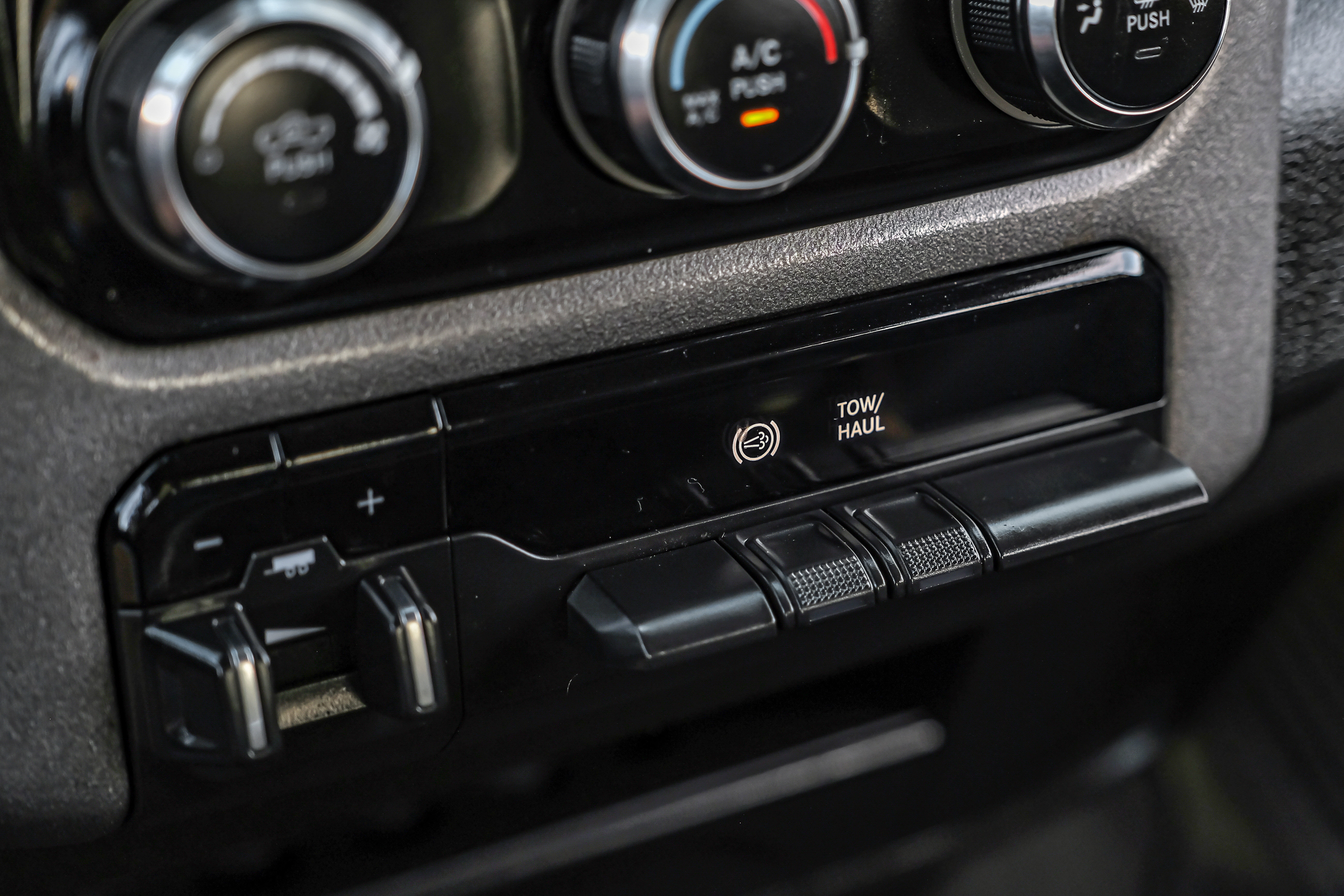 Used 2024 RAM 3500 Tradesman w/ Chrome Appearance Group image 26