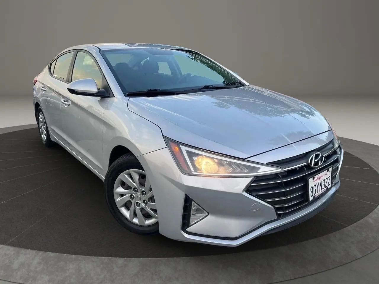 Used 2019 Hyundai Elantra SE w/ Cargo Package image 2
