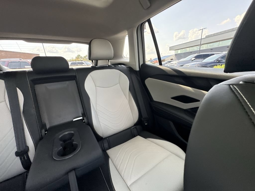 Used 2025 Volkswagen Tiguan SE AWD/4WD image 14