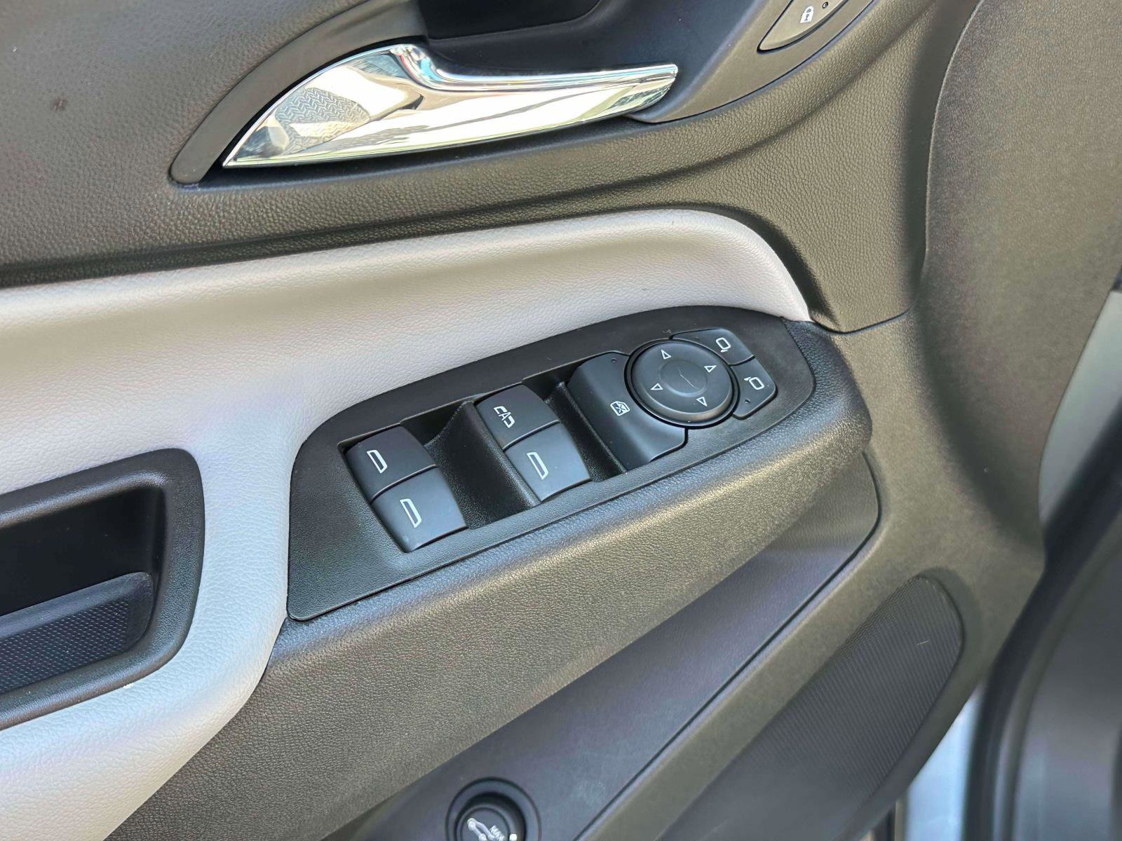 Used 2023 Chevrolet Equinox LT w/ Driver Convenience Package image 16