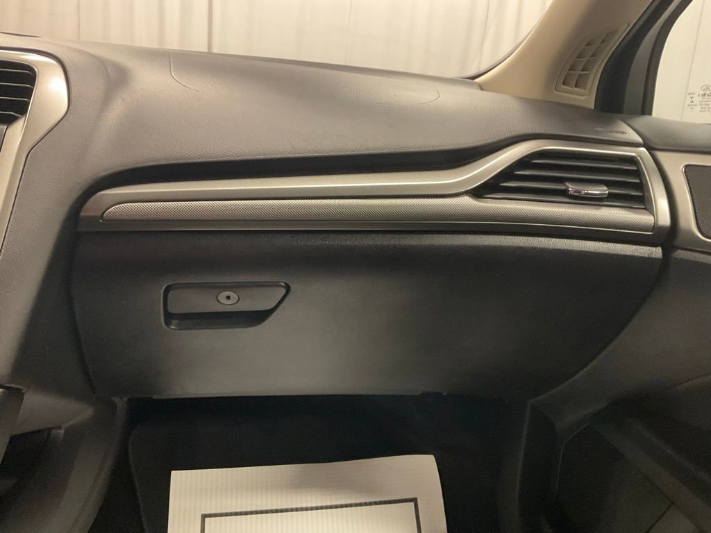 Used 2017 Ford Fusion SE image 30