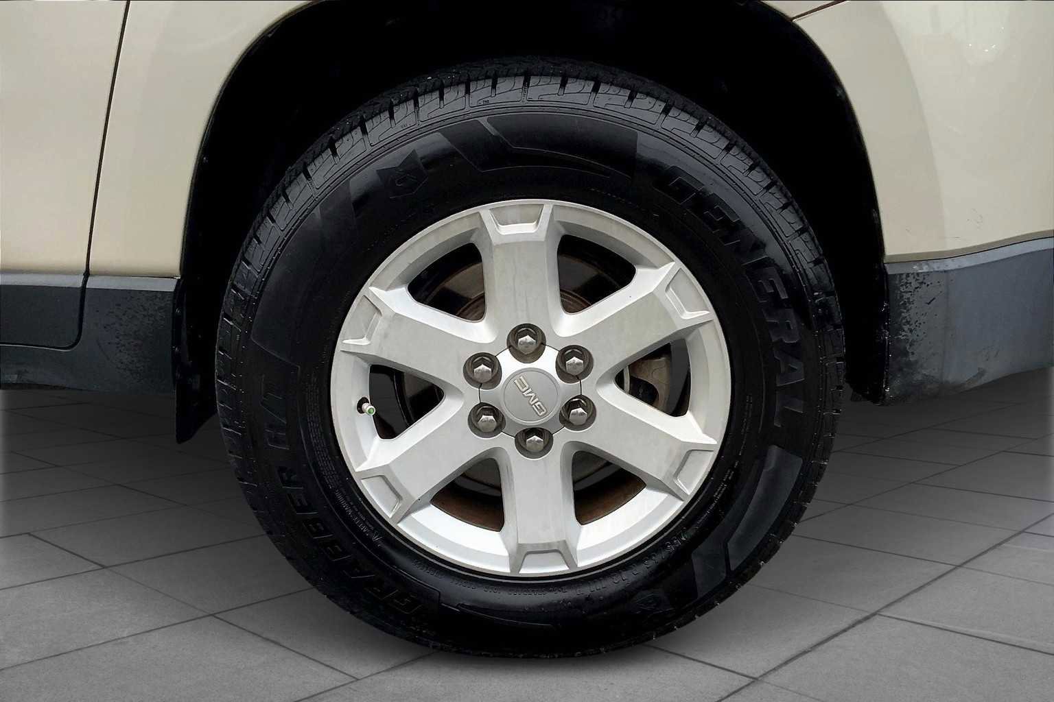 Used 2016 GMC Acadia SLE image 10