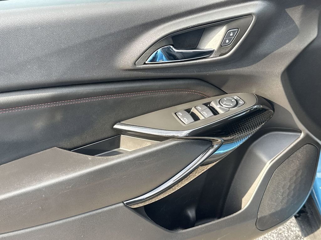 Certified 2025 Chevrolet Trax RS w/ Driver Confidence Package image 15