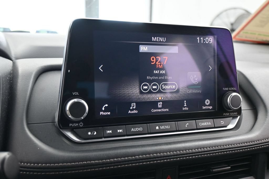 Used 2024 Nissan Rogue S FWD image 18