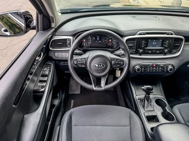 Used 2017 Kia Sorento LX image 29