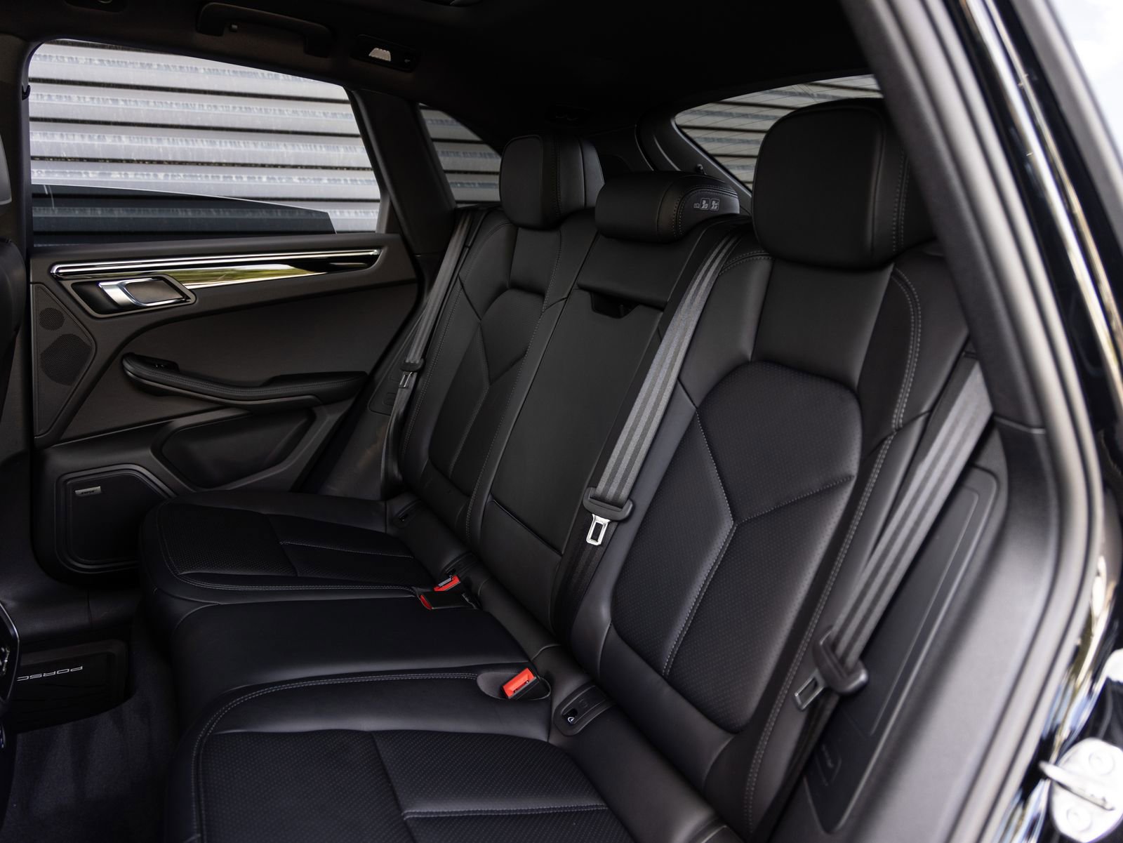 Certified 2025 Porsche Macan image 26