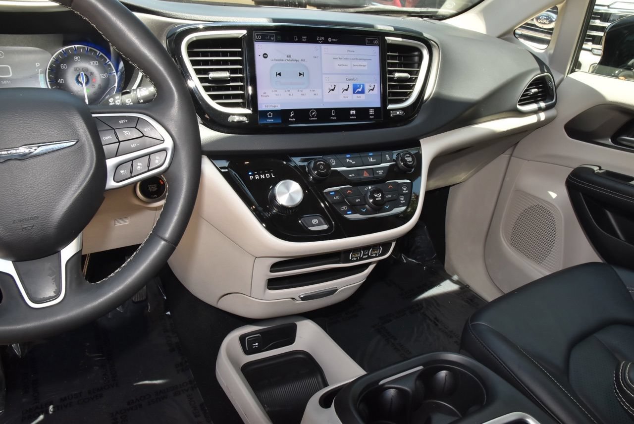 Used 2024 Chrysler Pacifica Touring-L FWD image 28