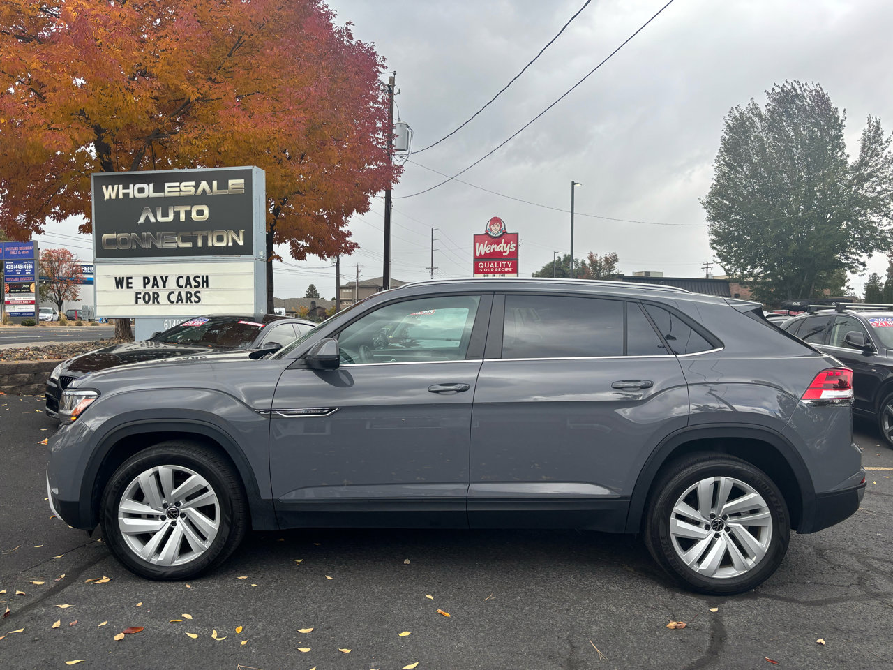 Used 2021 Volkswagen Atlas Cross Sport SE image 2