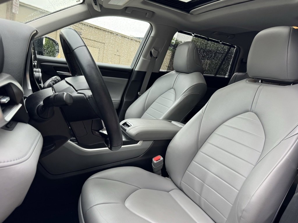 Used 2022 Toyota Highlander XLE image 28