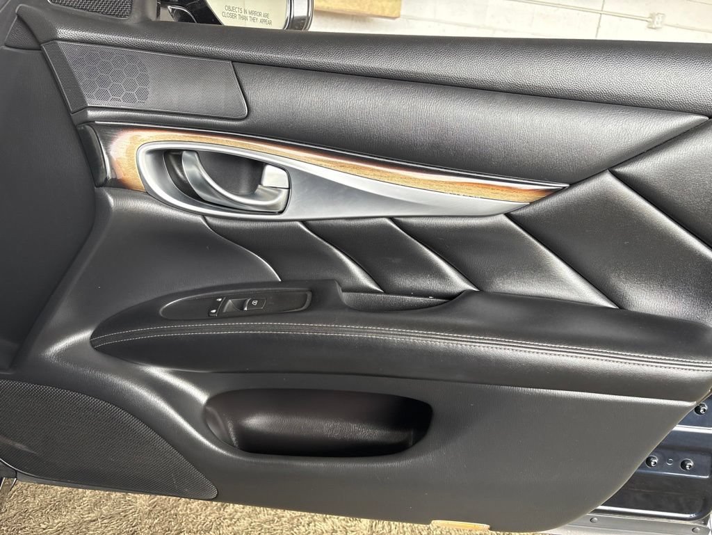 Used 2016 INFINITI Q70 L 3.7 w/ Deluxe Touring Package RWD image 17