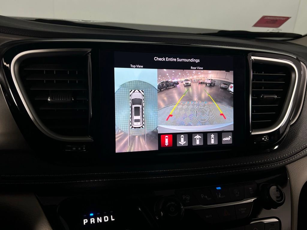 Used 2023 Chrysler Pacifica Touring-L w/ Uconnect Theater Family Group image 14