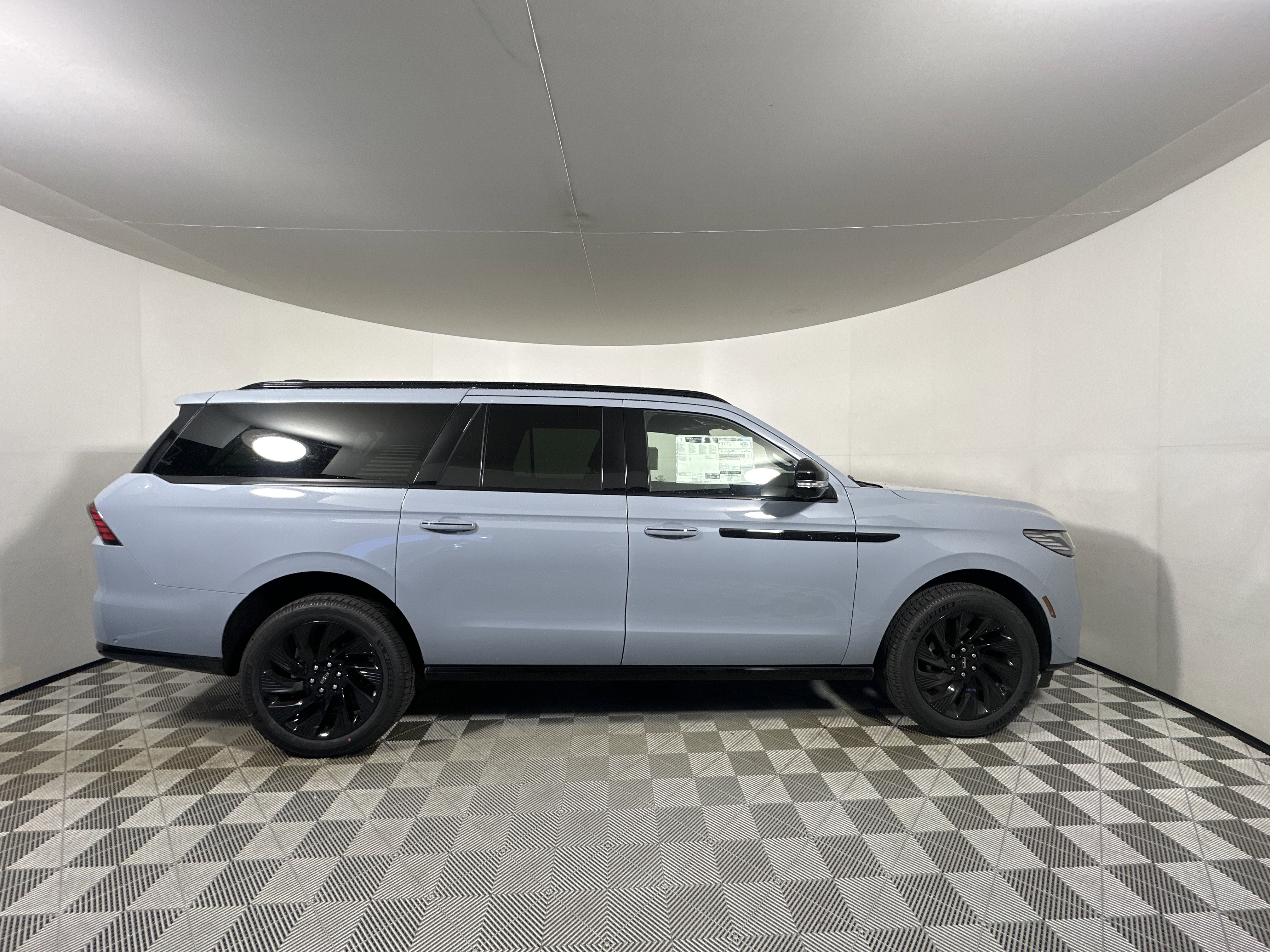 New 2025 Lincoln Navigator L Reserve image 8
