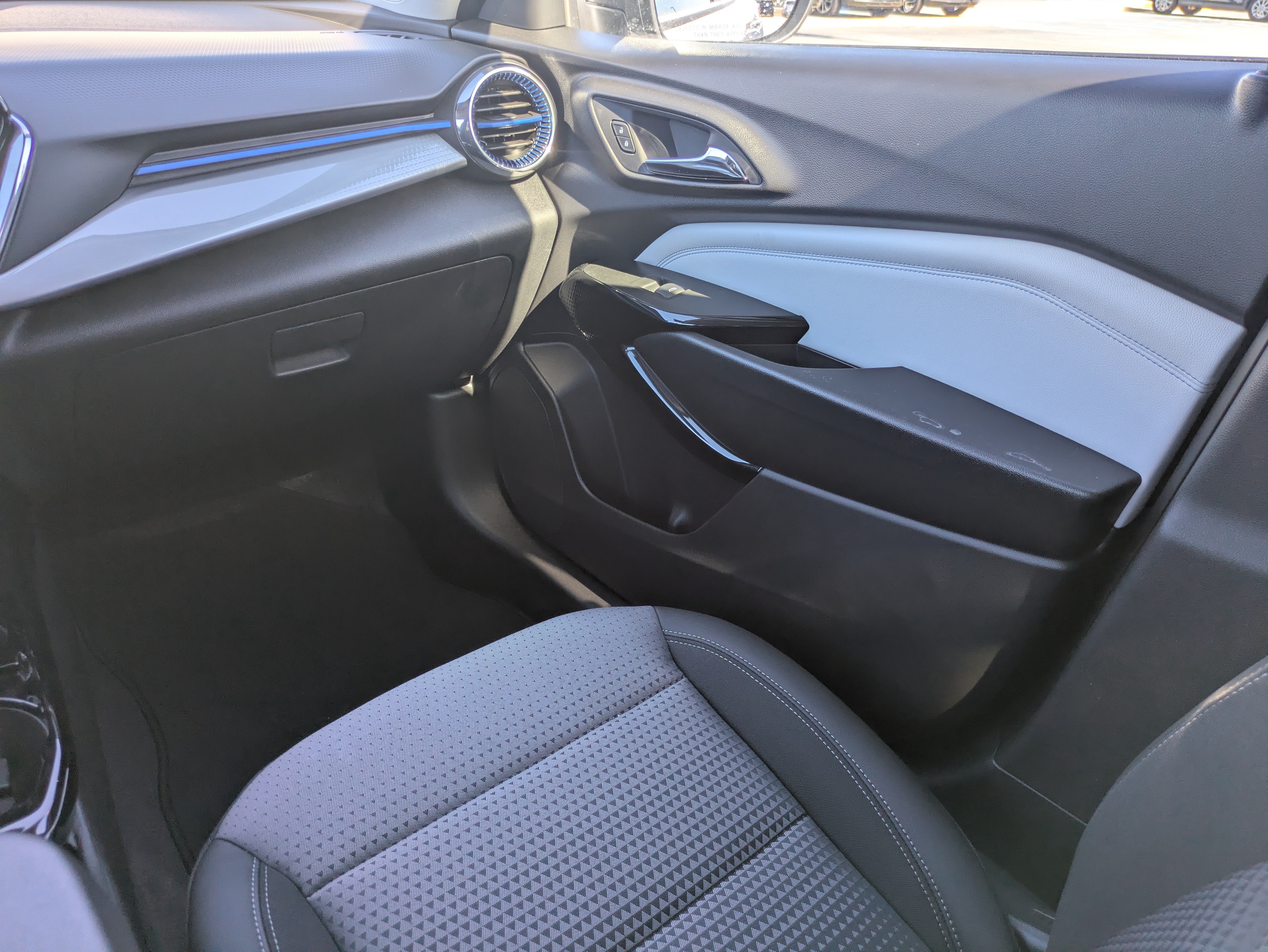 New 2025 Chevrolet Trax LT w/ Driver Confidence Package FWD image 11