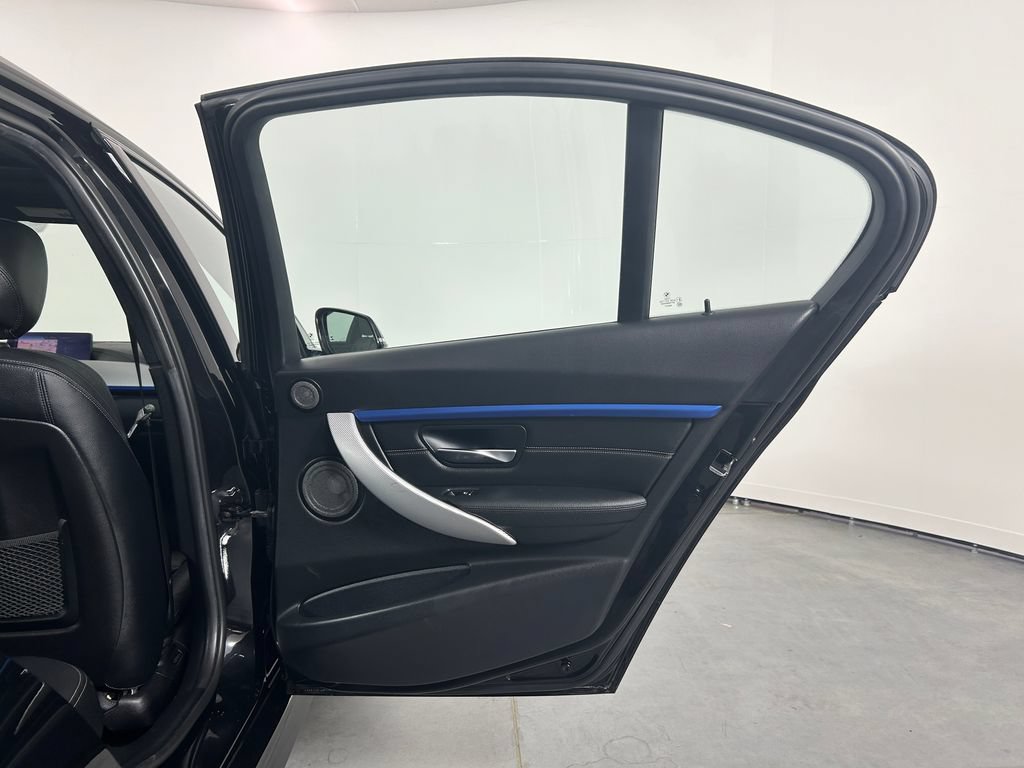 Used 2018 BMW 340i xDrive Sedan w/ Premium Package AWD/4WD image 25