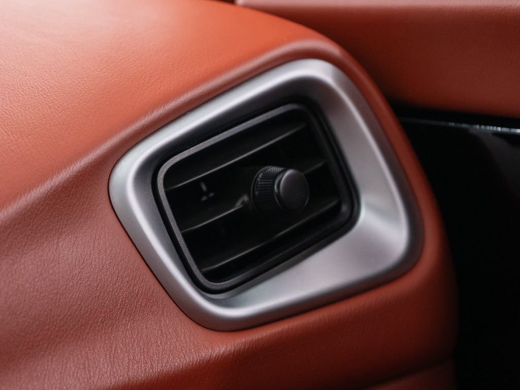 Used 2021 Aston Martin DB11 Volante RWD image 45