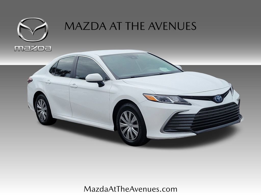 Used 2023 Toyota Camry LE image 3