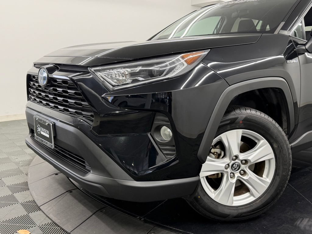 Used 2021 Toyota RAV4 XLE w/ Carpet Mat Package (TMS) AWD/4WD image 4