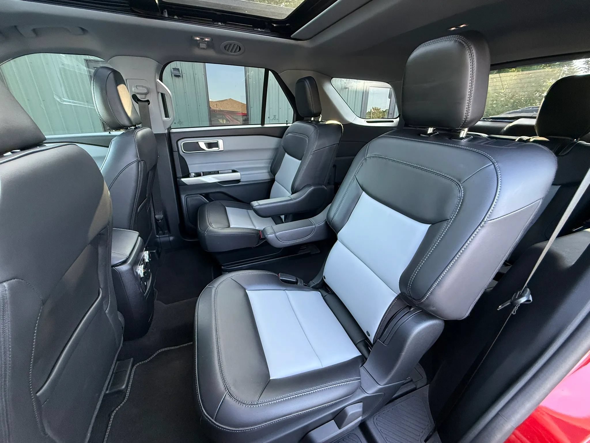 Used 2024 Ford Explorer XLT w/ Equipment Group 202A AWD/4WD image 25