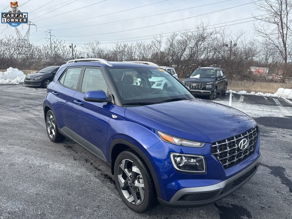 Used 2023 Hyundai Venue Limited image 2