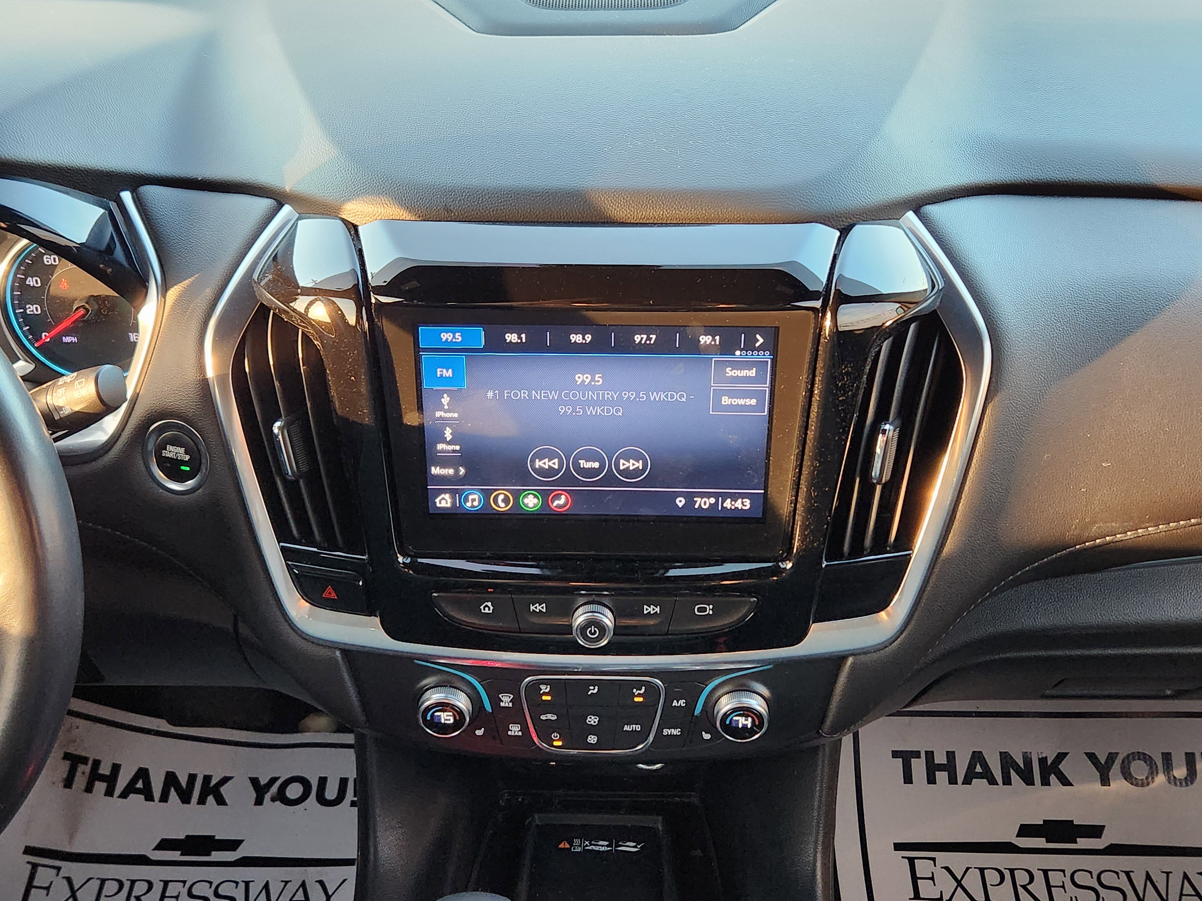 Used 2022 Chevrolet Traverse LT FWD image 19