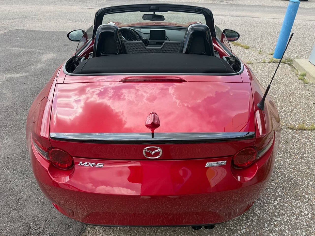 Used 2016 MAZDA MX-5 Miata Club RWD image 9