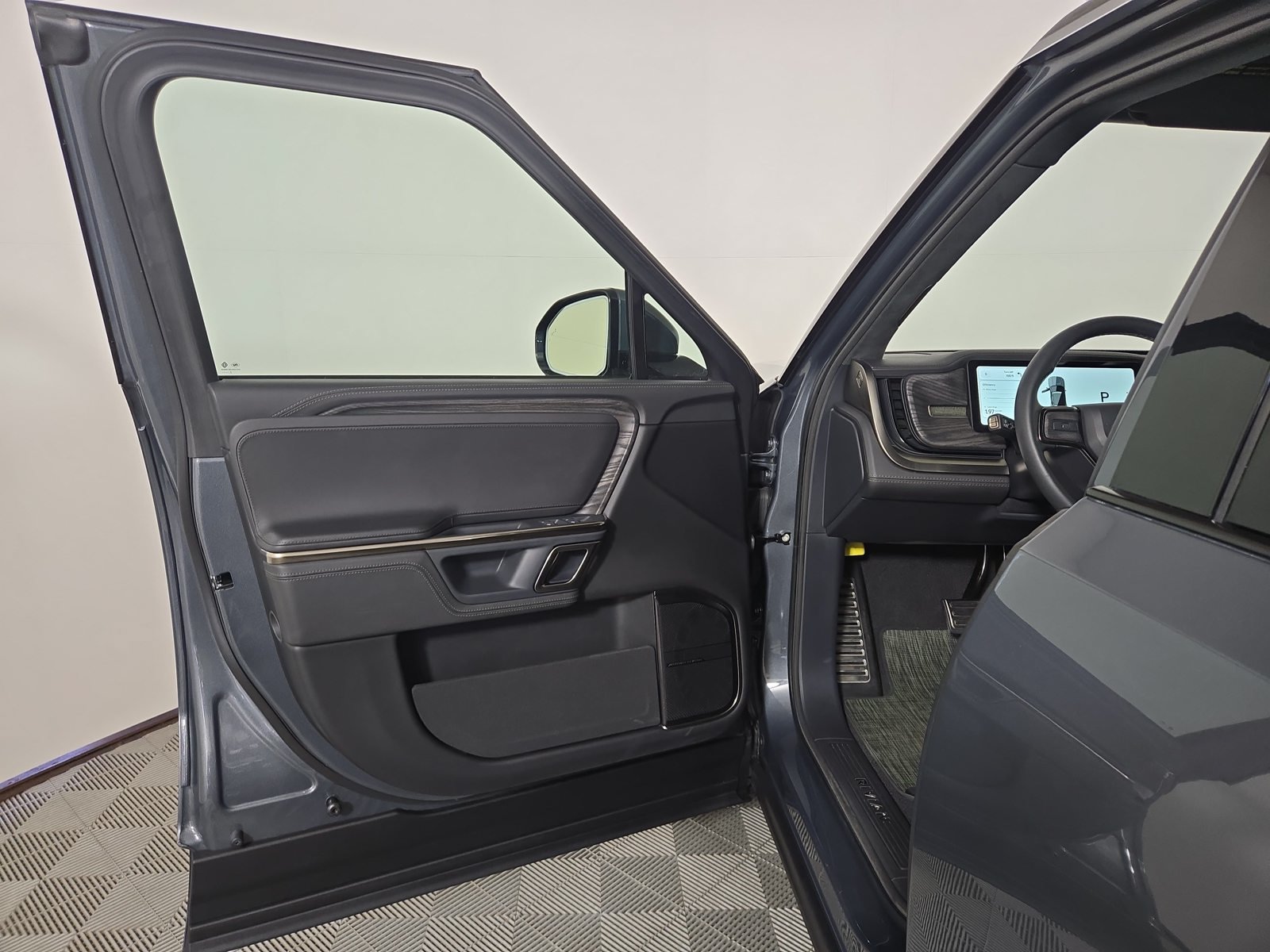 Used 2022 Rivian R1S Launch Edition Quad AWD/4WD image 16