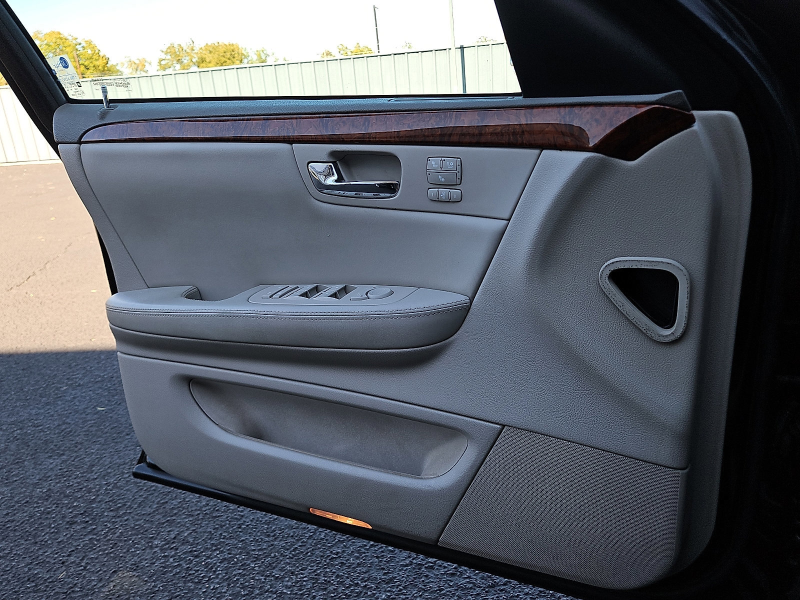 Used 2006 Cadillac DTS w/ Sun And Sound Package image 10