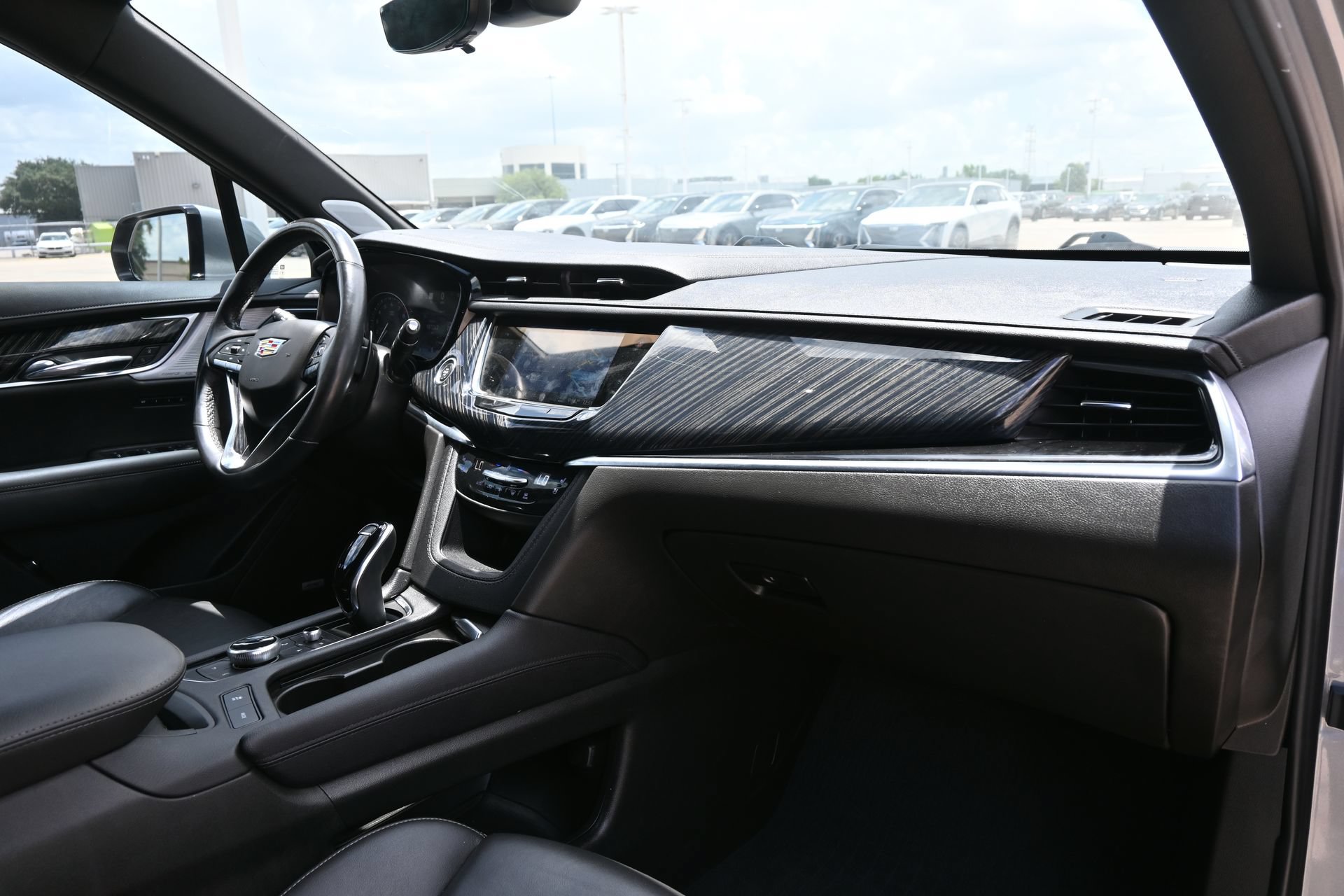 Used 2024 Cadillac XT6 Premium Luxury w/ Technology Package AWD/4WD image 25