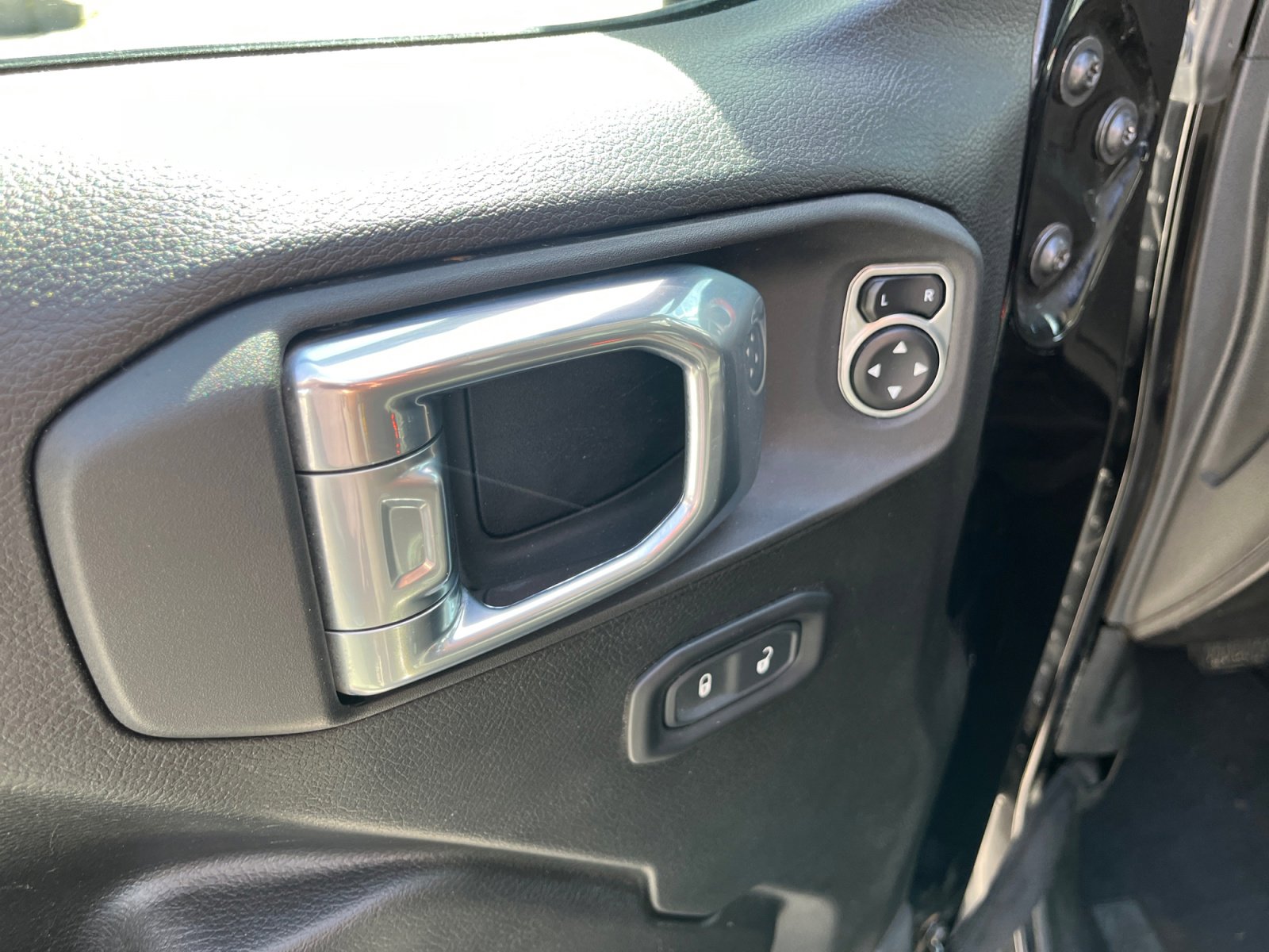 Used 2022 Jeep Gladiator Rubicon w/ LED Lighting Group image 14