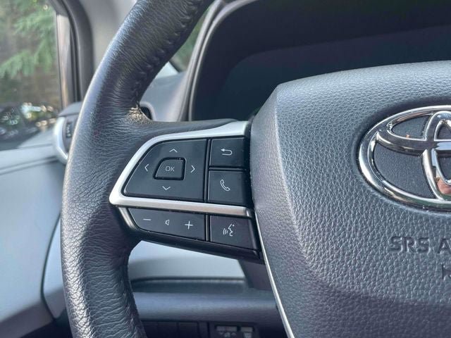 Certified 2025 Toyota Sienna XLE FWD image 25