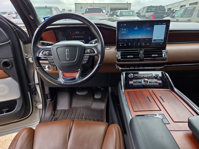 Used 2022 Lincoln Navigator L Reserve RWD image 9