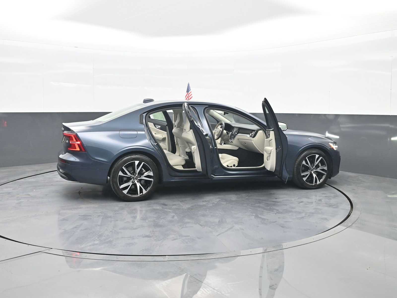 Used 2024 Volvo S60 B5 Plus AWD/4WD image 47