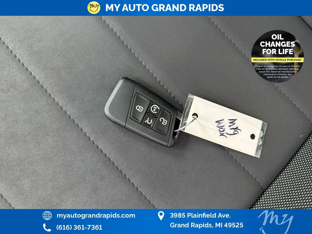 Used 2024 Volkswagen Taos SE w/ Panoramic Sunroof Package AWD/4WD image 35