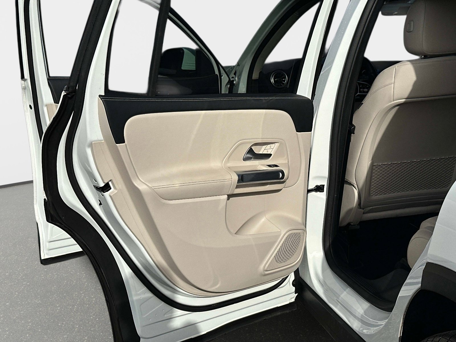 Certified 2023 Mercedes-Benz GLB 250 image 12