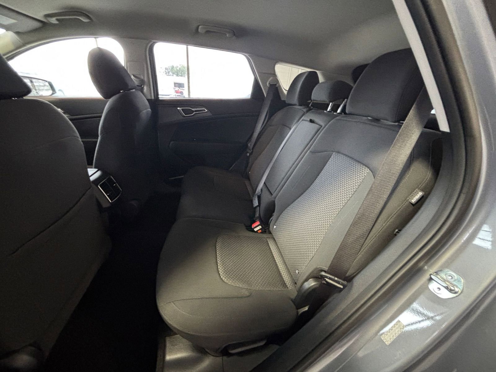 Used 2025 Kia Sportage LX image 30