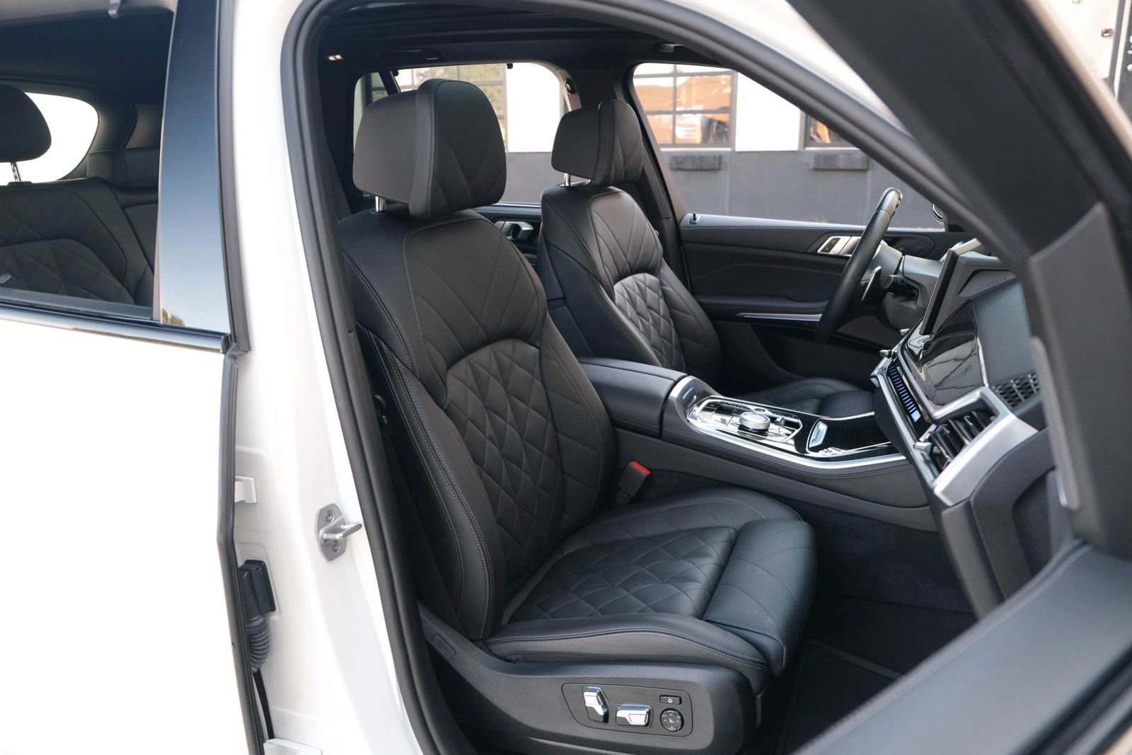 Used 2024 BMW X5 M60i w/ Executive Package image 33