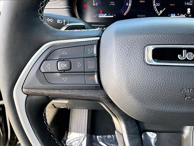 Used 2024 Jeep Grand Cherokee Limited w/ Black Appearance Package image 20