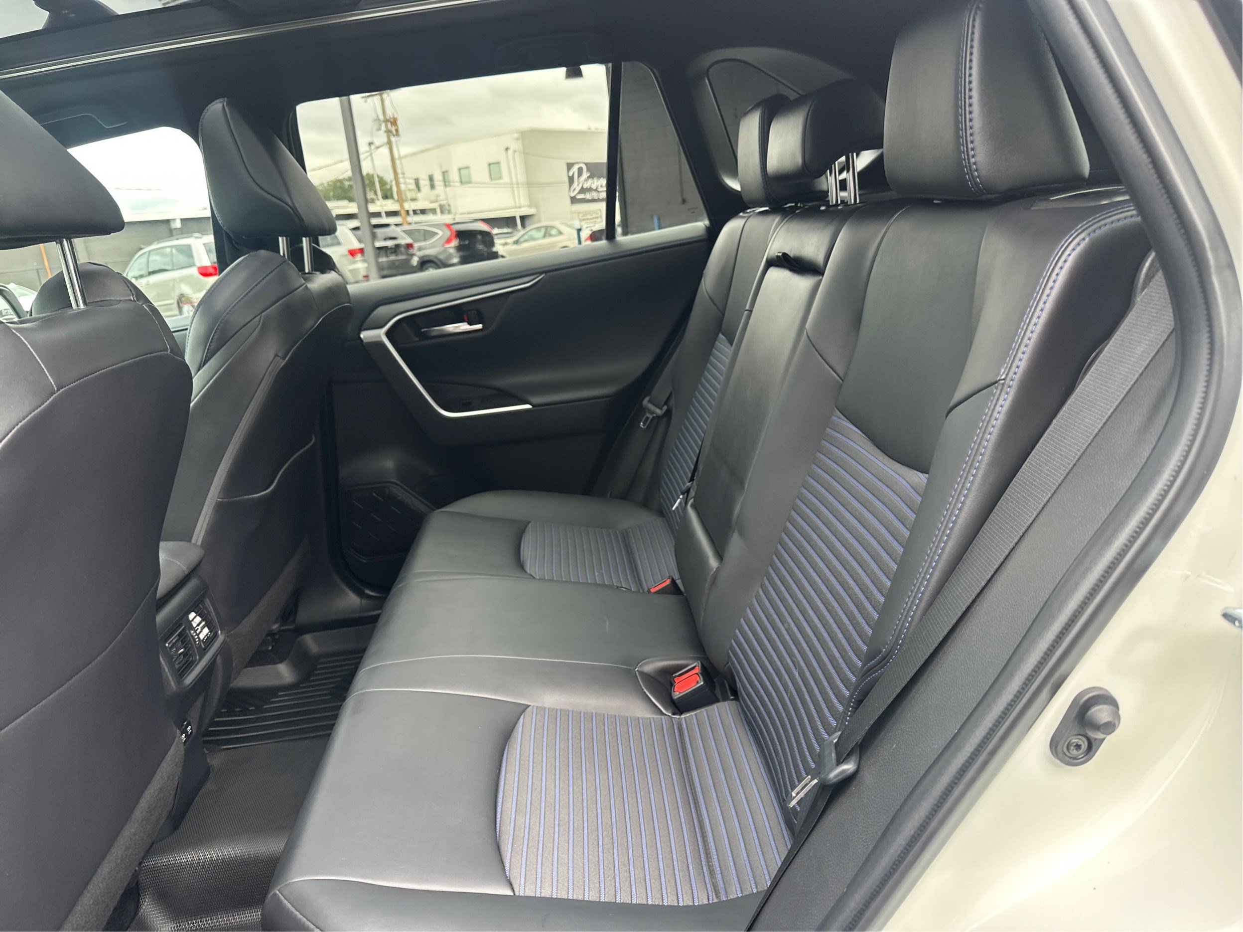 Used 2021 Toyota RAV4 XSE AWD/4WD image 10