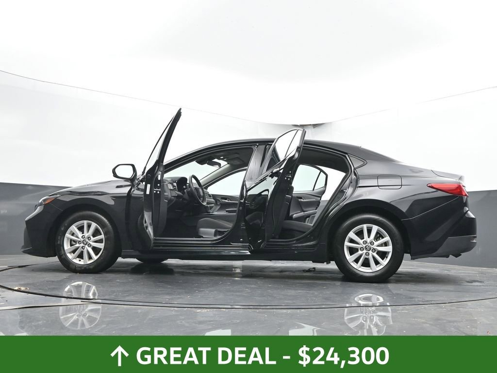 Used 2025 Toyota Camry LE image 70