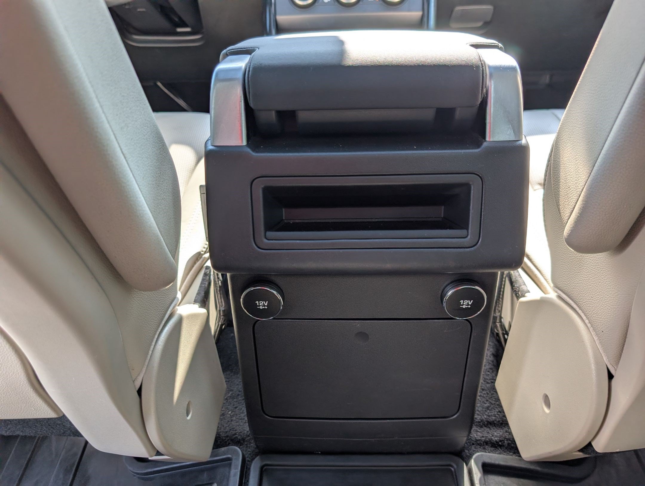 Used 2018 Land Rover Discovery SE AWD/4WD image 29