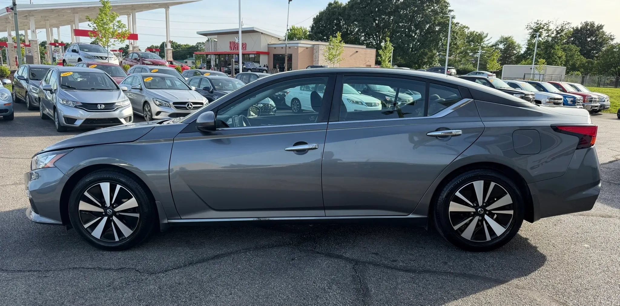 Used 2022 Nissan Altima 2.5 SV FWD image 2
