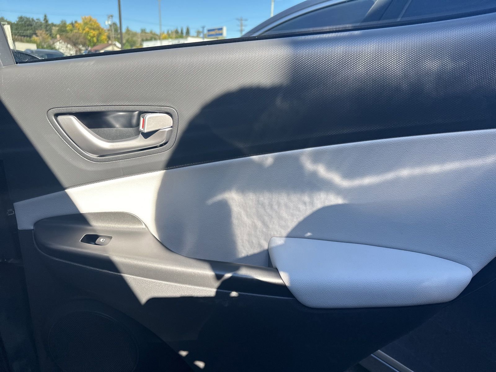 Used 2023 Hyundai Kona Limited image 40