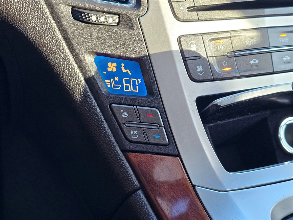 Used 2010 Cadillac CTS Premium image 23