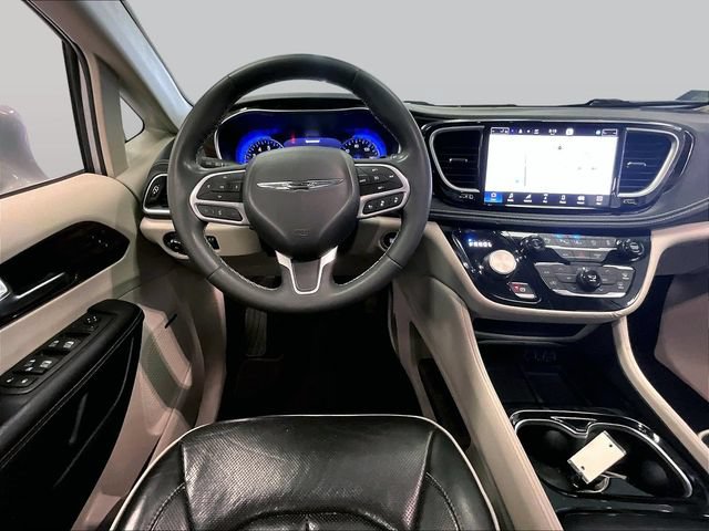 Used 2022 Chrysler Pacifica Limited AWD/4WD image 5